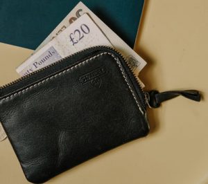 Simple money tips - purse with £20 note