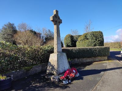 Bwlchgywn and Ffrith Walk: War Memorial