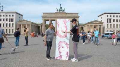 Painting at the Brandenburg Gate