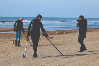 metal detectors from pixabay