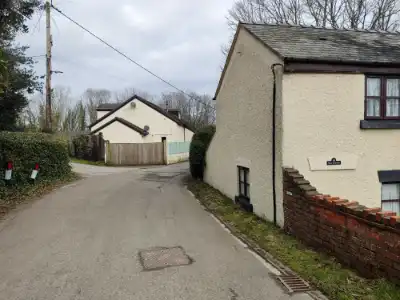 6. Turn left just after Rose Cottage