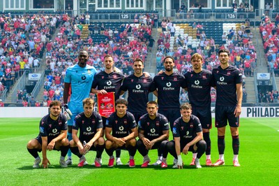 Wrexham's starting eleven pose for a team photo ahead of kick-off against Sunderland