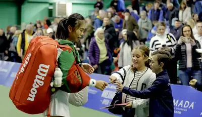 Mimi Xu signing autographs at the 2025 Lexus Wrexham Open – Annabel Croft to Host An Evening With During the Lexus Wrexham Open