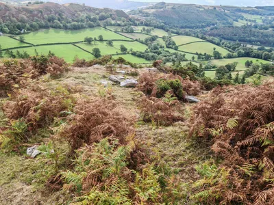 Follow the path past the rocky outcrop – Walk of the Month: The Horseshoe Falls North Circular
