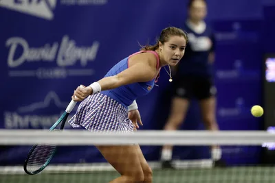 Jodie Burrage playing a backhand at an indoor tournament